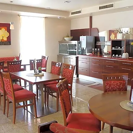 Hotel Checkin 3*